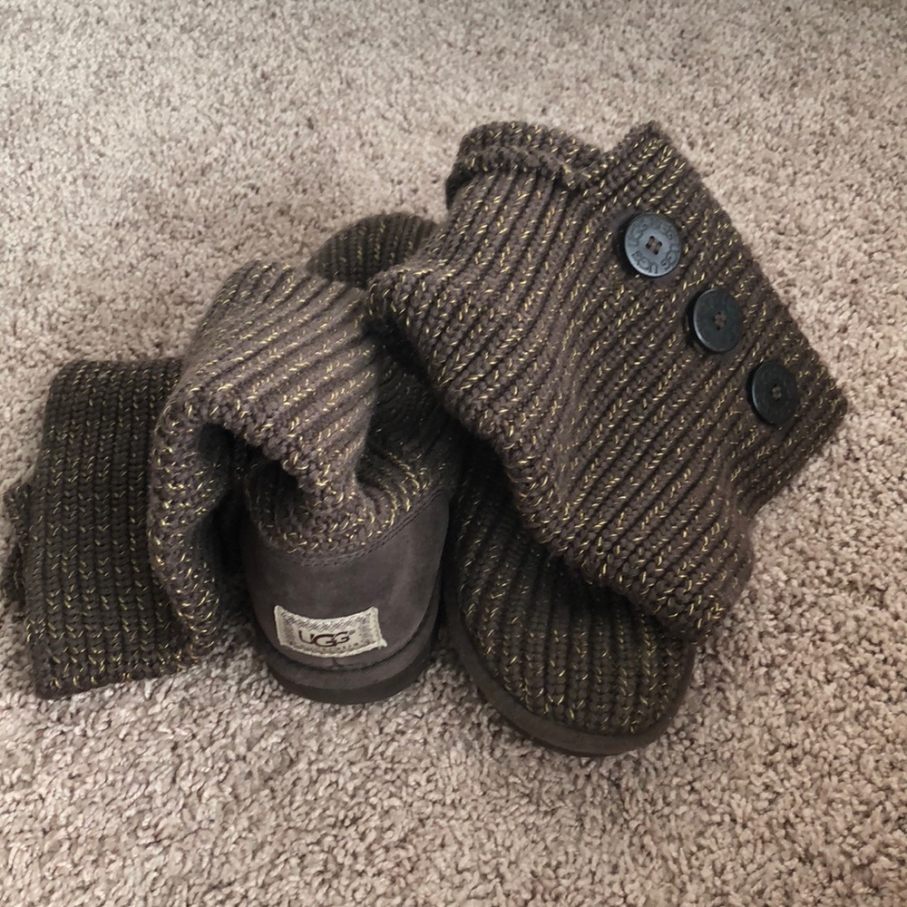 Size 9 knit UGG boot, excellent condition